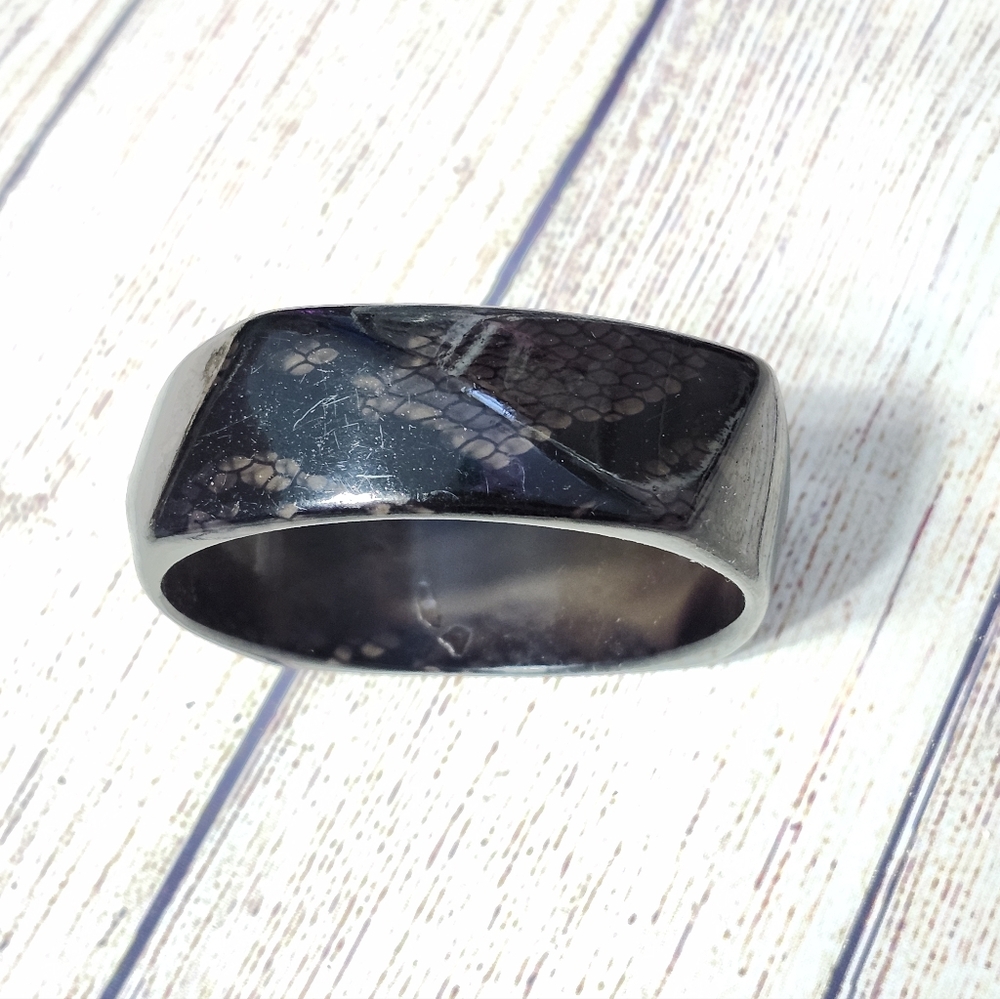 Vintage Irregular Shaped Snakeskin/lace Patterned Heavy Lucite Bangle
